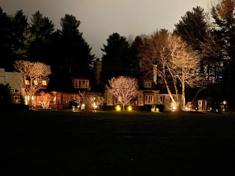 Outdoor entertaining area lighting